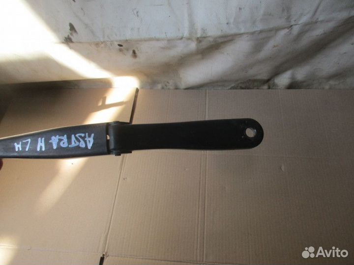 Поводок стеклоочистителя передний левый Opel Astra