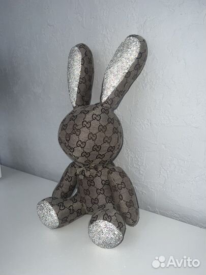 Заяц gucci со стразами