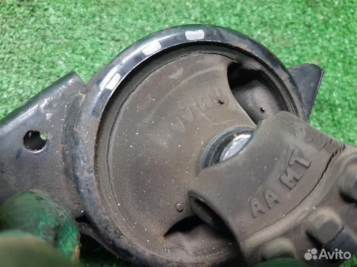 Опора (подушка) двигателя левая Honda Jazz 2004