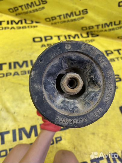 Стойка передняя правая Volkswagen Polo 3