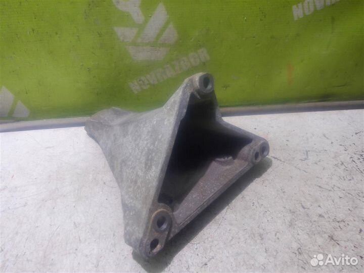 Кронштейн двигателя правый Ауди А4 Б5