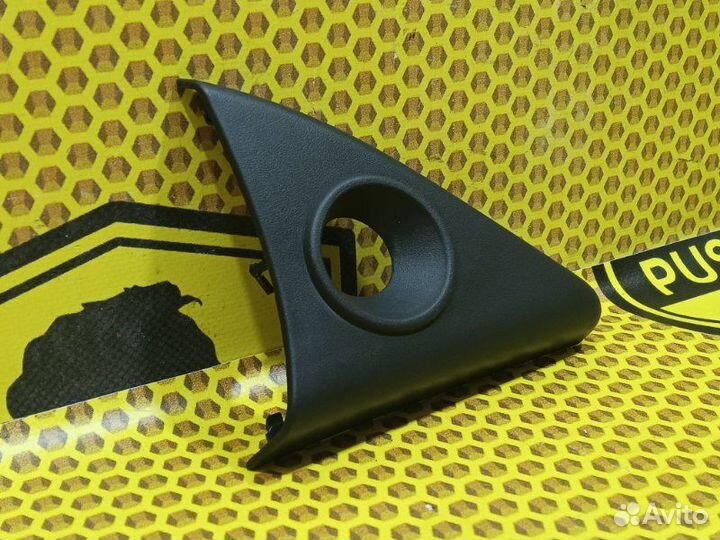 Крышка зеркала внутренняя правая Renault Logan L8