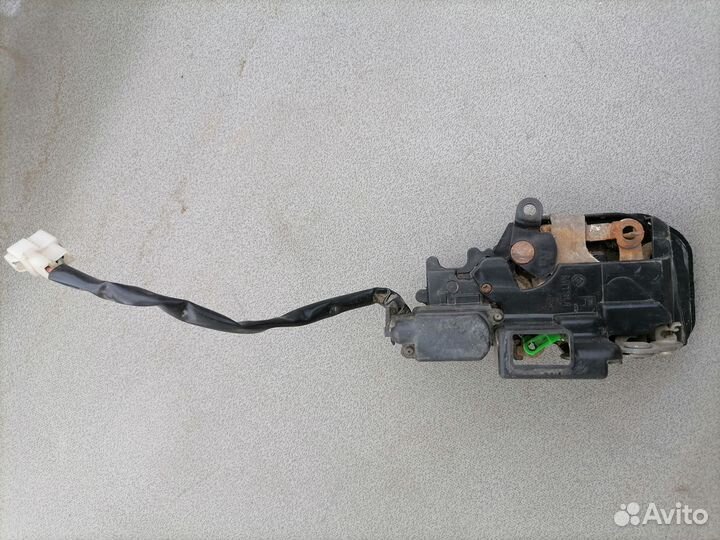 Замок двери передней правой для Mazda 626 (GE)