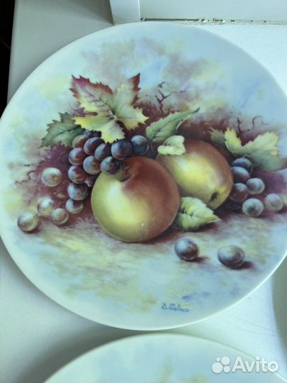 Настенные фарфоровые тарелки по мотивам D. Wallace