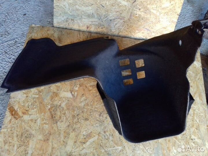 Обшивка багажника правая Audi A8 D4 long 4.2 cdra