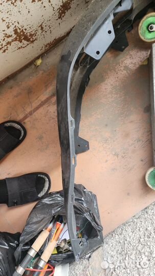 Бампер передний новый toyota авенсис