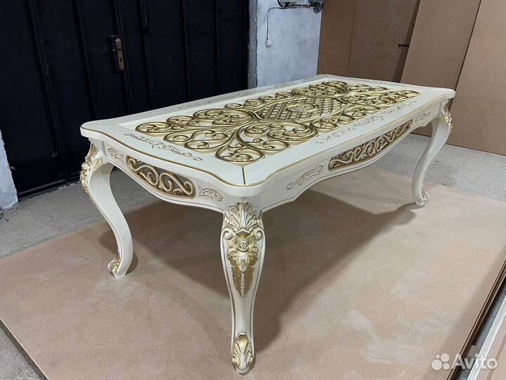 Кухонный стол