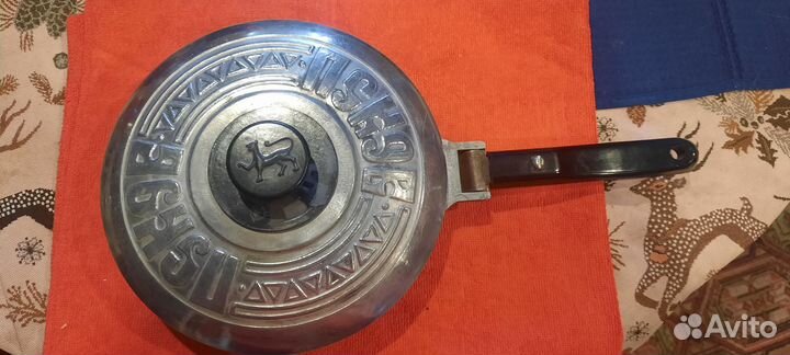 Набор сковородок с символикой Пскова