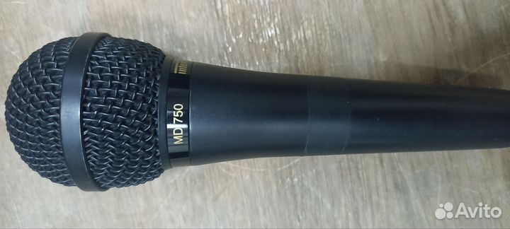 Студийный микрофон