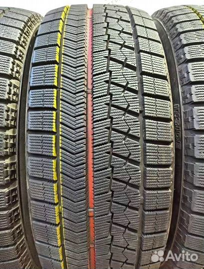 Bridgestone Blizzak VRX 235/45 R17 94S