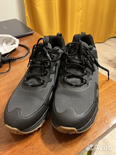 Коробка мужских вещей забронировано