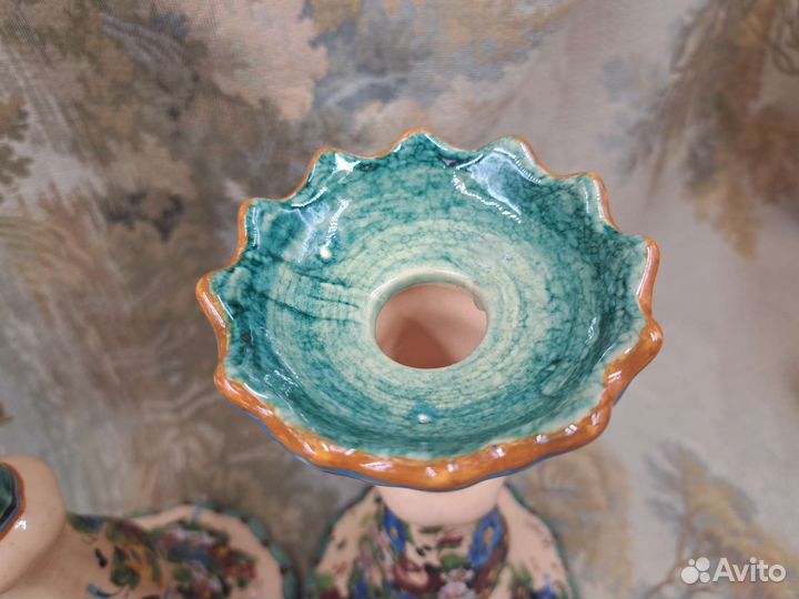 Пара подсвечников,майолика Италия