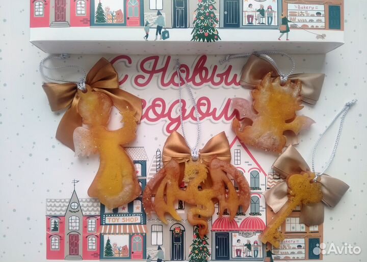 Набор елочных игрушек из смолы