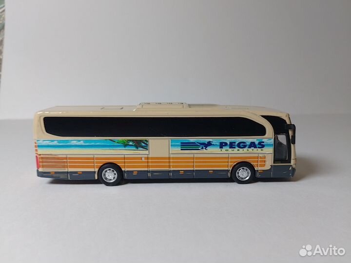 Автобус Pegas touristic 1:72