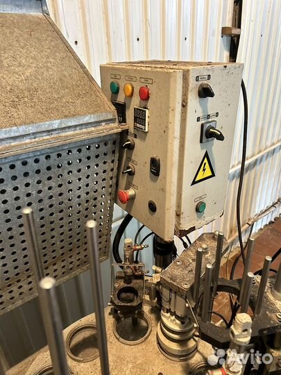 Автомат дозировочно-наполнительный карусельный