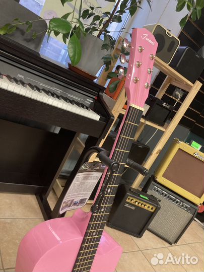 Акустическая гитара