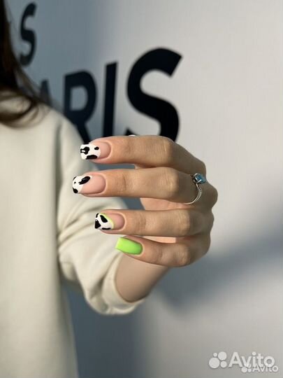 Модель на маникюр