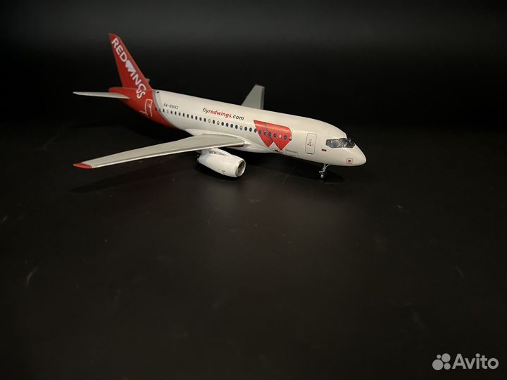 Модель самолета Суперджет 100 Red Wings superjet