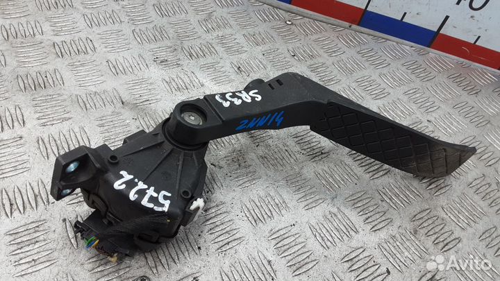 Педаль Volkswagen Touareg 2005