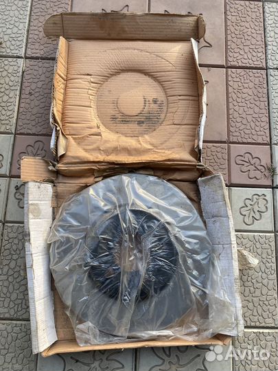 Диски тормозные передние Chrysler 300c raybestos