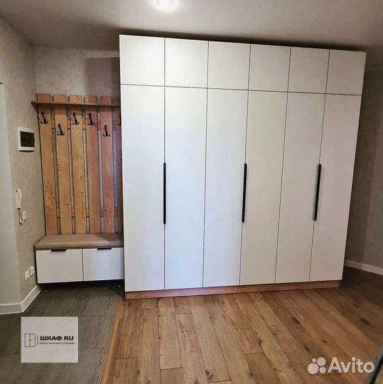 Шкаф с встроенной гладильной доской