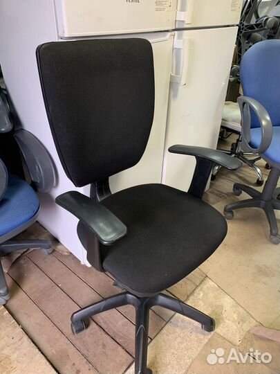 Продается кресло для компьютера с эргоном спинкой