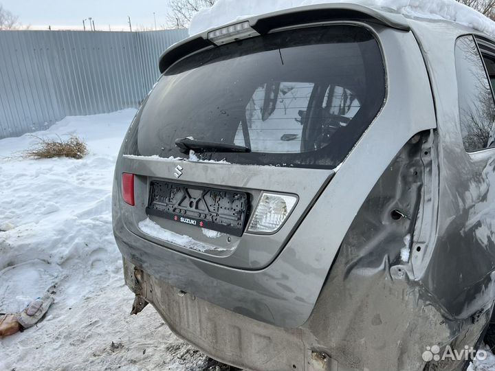 Крышка багажника Suzuki Liana 2004 в сборе