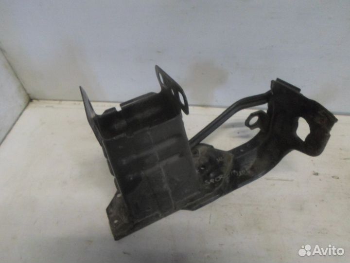 Кронштейн усилителя переднего бампера C-класс W203/S203/CL203 (2000—2004) Mercedes-Benz