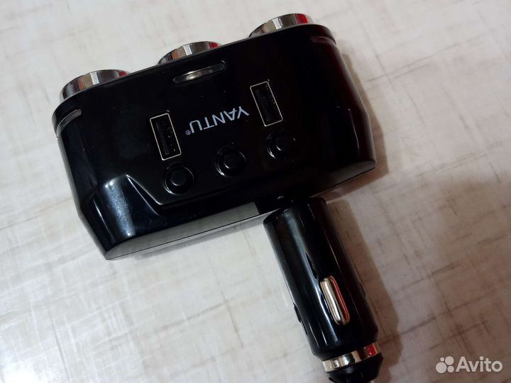 Автомобильное зарядное устройство