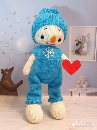 Вязаная игрушка снеговик