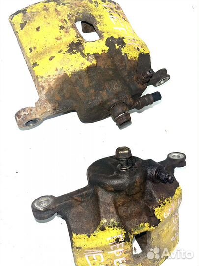 Суппорт передний Honda Accord 5