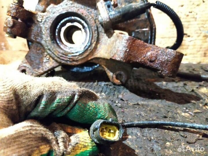 Кулак поворотный передний левый Kia Spectra