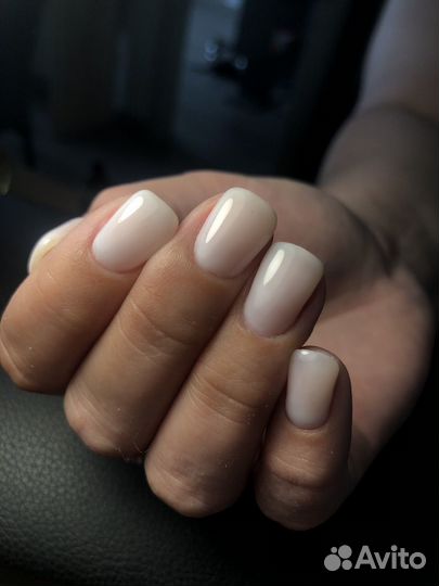 Модель на маникюр