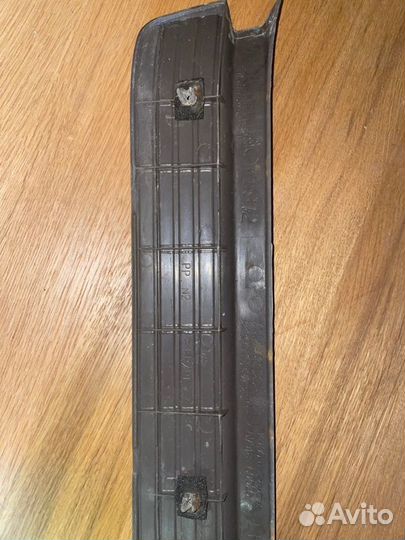 Накладка на порог салона задняя левая Toyota Land