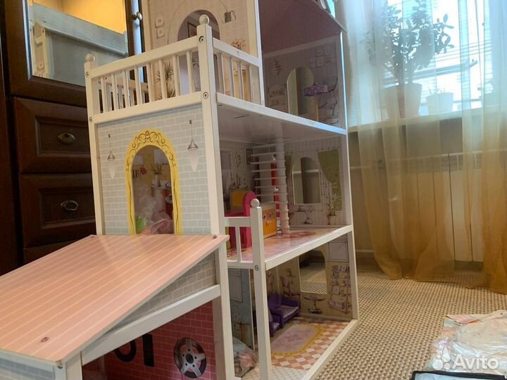 Кукольный домик с мебелью