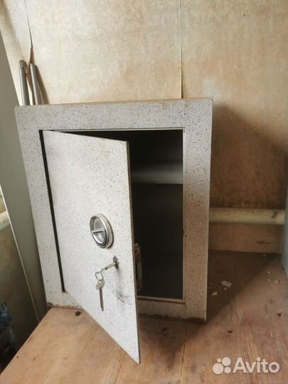 Сейф металлический