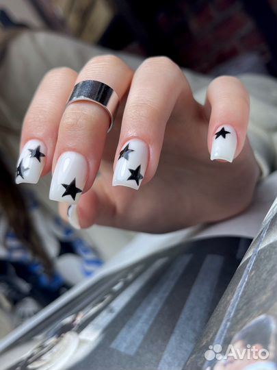 Модель на маникюр