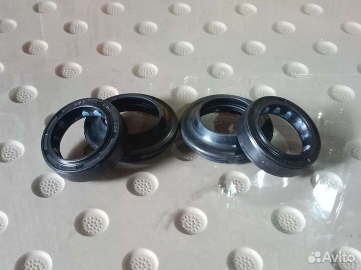 Сальники передней вилки на мопед