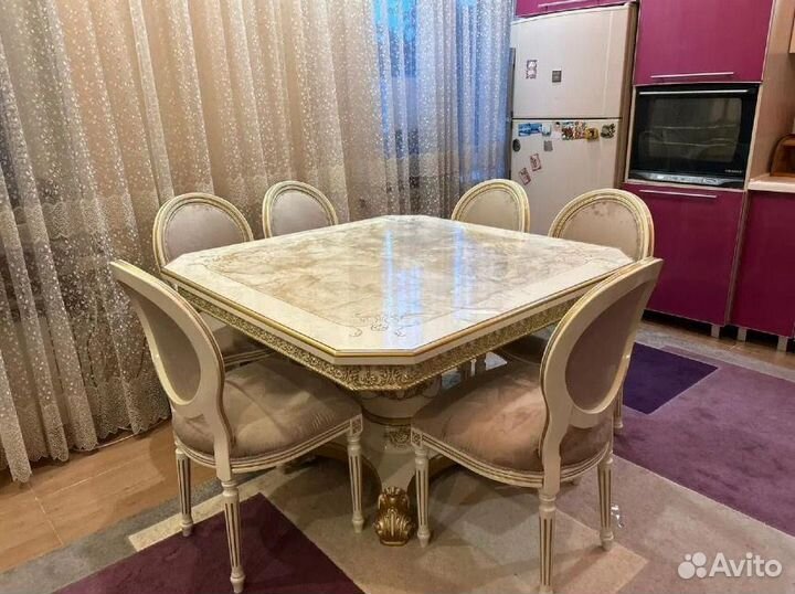 Стол квадратный