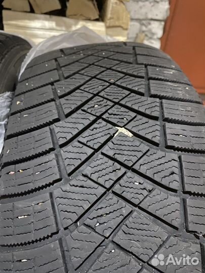 Pirelli Ice Zero FR SUV 225/60 R18 104T