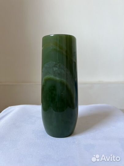 Ваза нефритовая