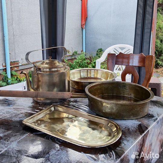 Старинная латунная утварь. Таз. Чайник. Поднос