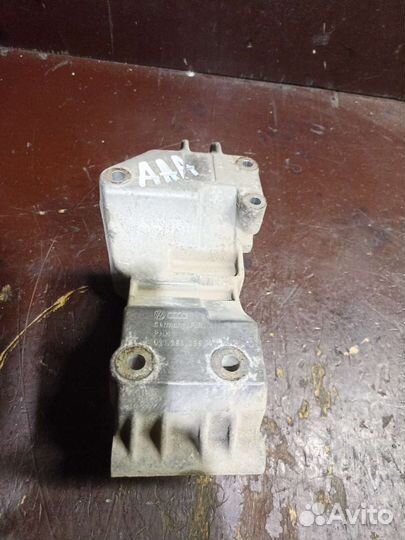 Кронштейн генератора и компрессора VW Гольф 3 VR6