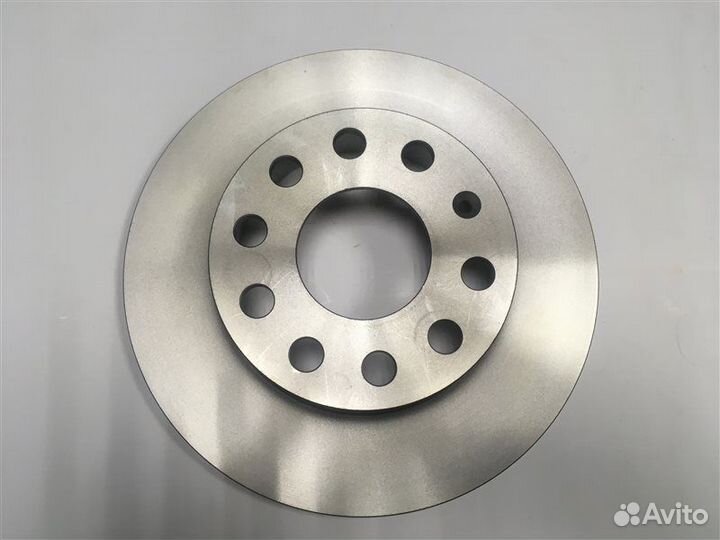 Диск тормозной задний Volksvagen Golf V