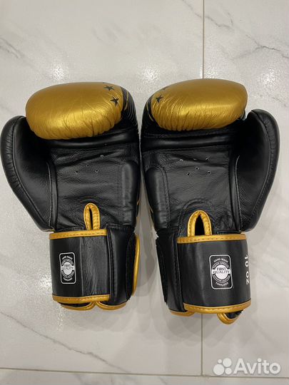 Боксерские перчатки twins 10oz