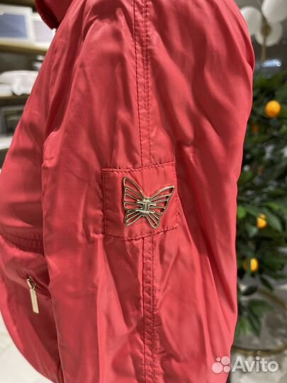 Ветровка женская