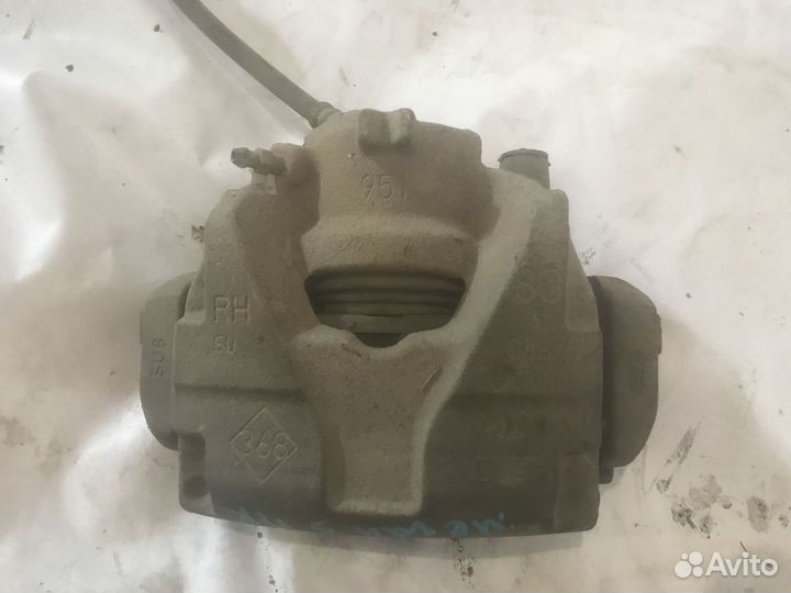 Суппорт тормозной передний правый Renault Megane 3