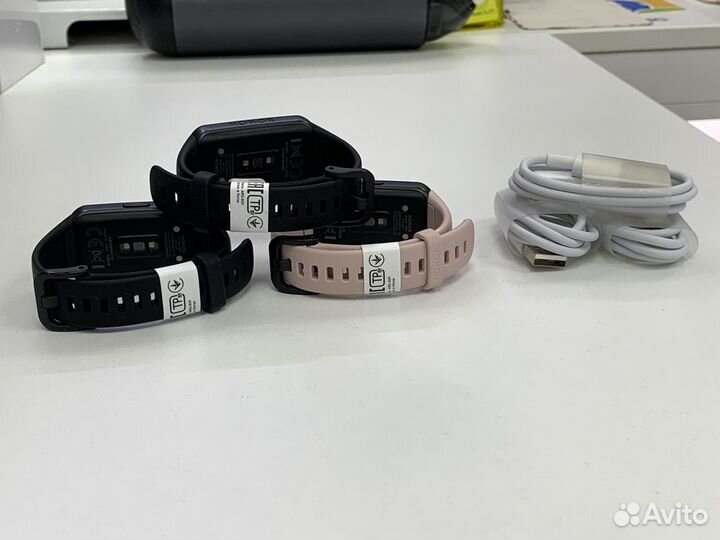 Фитнес браслет honor Band 6