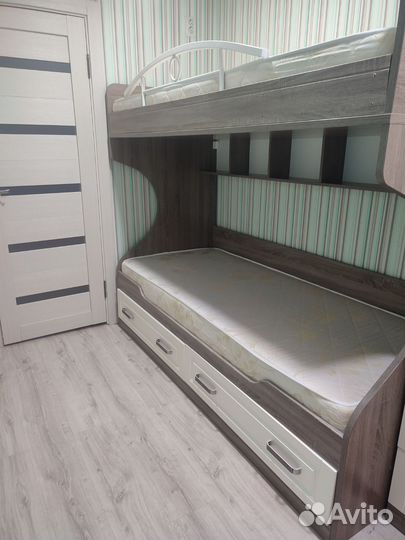 Двухъярусная кровать