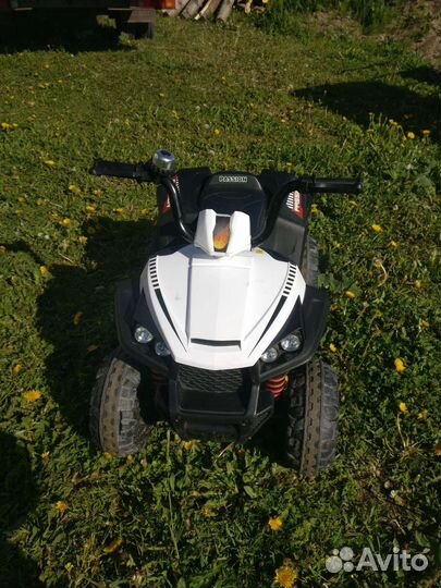 Детский квадроцикл на аккумуляторе
